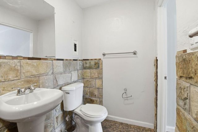 8715 E Street, Oakland, CA 94621