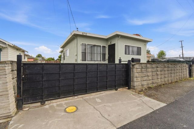 8715 E Street, Oakland, CA 94621