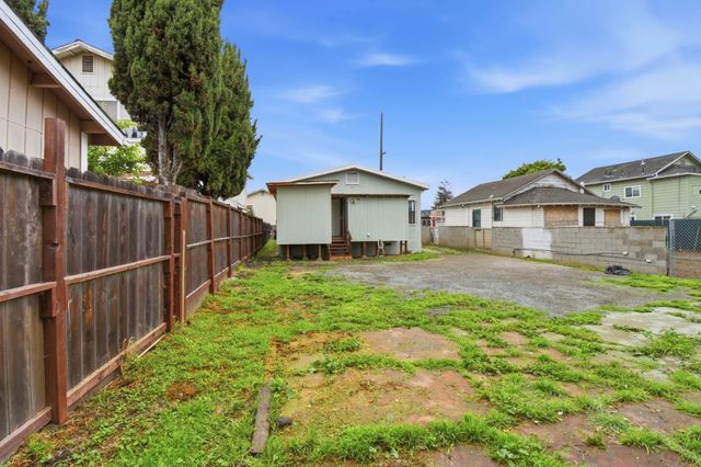8715 E Street, Oakland, CA 94621