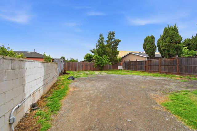8715 E Street, Oakland, CA 94621
