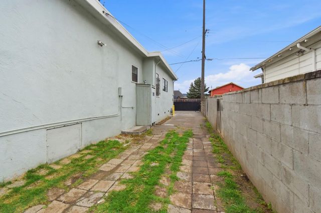 8715 E Street, Oakland, CA 94621