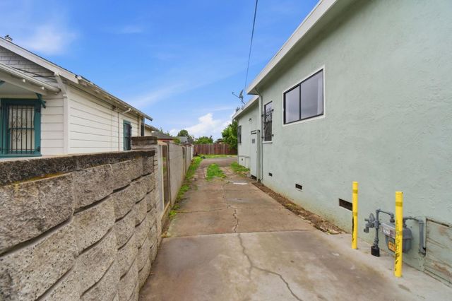 8715 E Street, Oakland, CA 94621