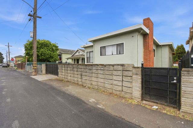 8715 E Street, Oakland, CA 94621