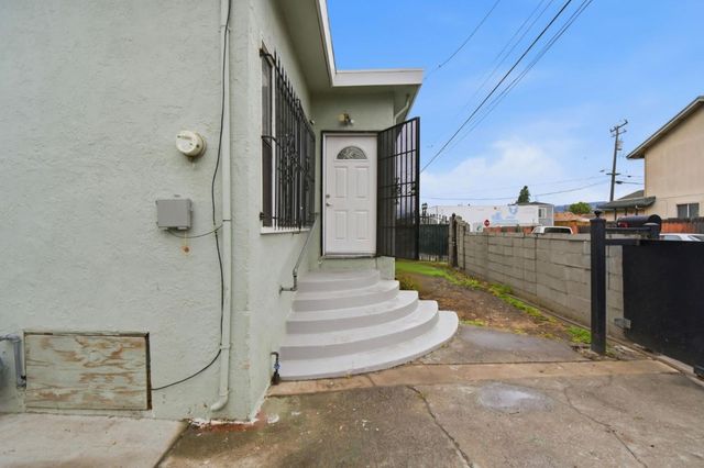 8715 E Street, Oakland, CA 94621