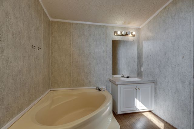 143 Summit Ridge Lane, Springtown, TX 76082