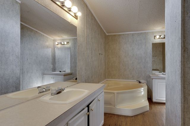 143 Summit Ridge Lane, Springtown, TX 76082