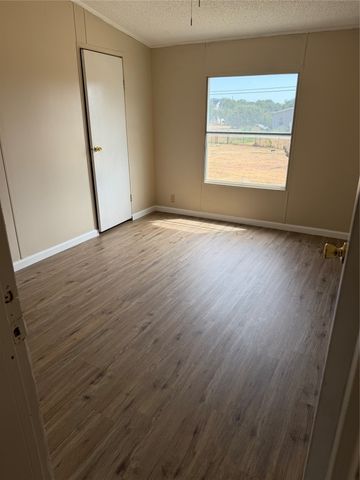 143 Summit Ridge Lane, Springtown, TX 76082