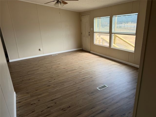143 Summit Ridge Lane, Springtown, TX 76082