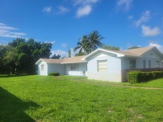 242 SE 24th Avenue, Boynton Beach, FL 33435