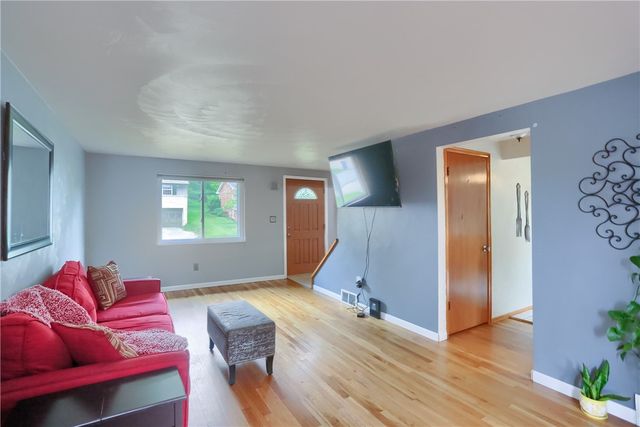 1132 Oblock Rd, Plum Boro, PA 15239