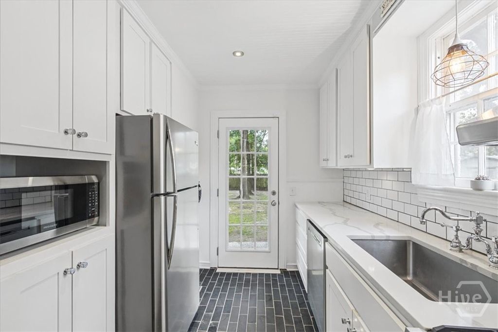Image 12 of property listing at 414 E 66th Street, Savannah, GA 31405
