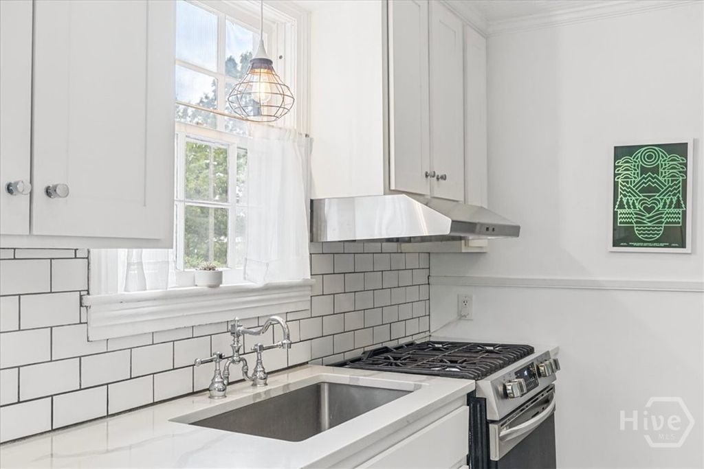Image 13 of property listing at 414 E 66th Street, Savannah, GA 31405