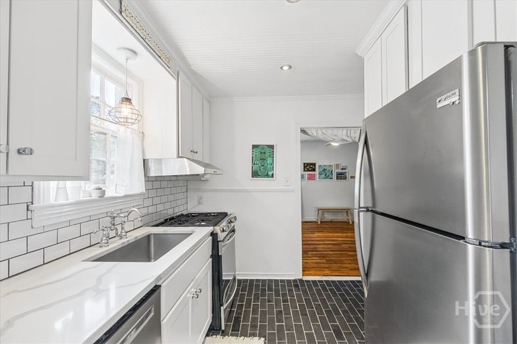 Image 14 of property listing at 414 E 66th Street, Savannah, GA 31405