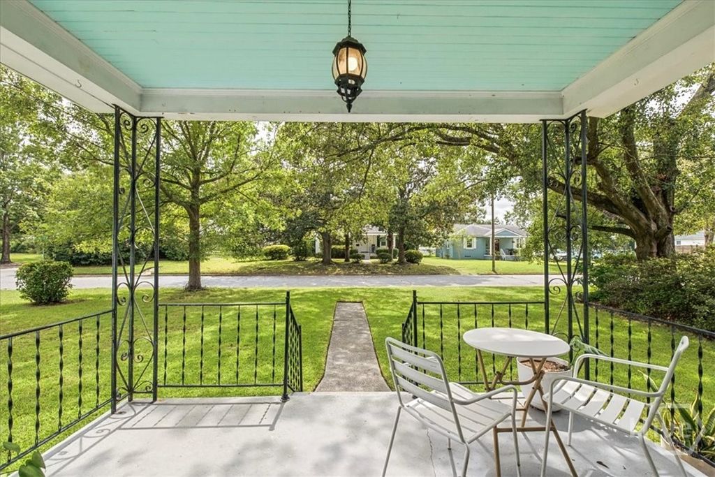Image 22 of property listing at 414 E 66th Street, Savannah, GA 31405