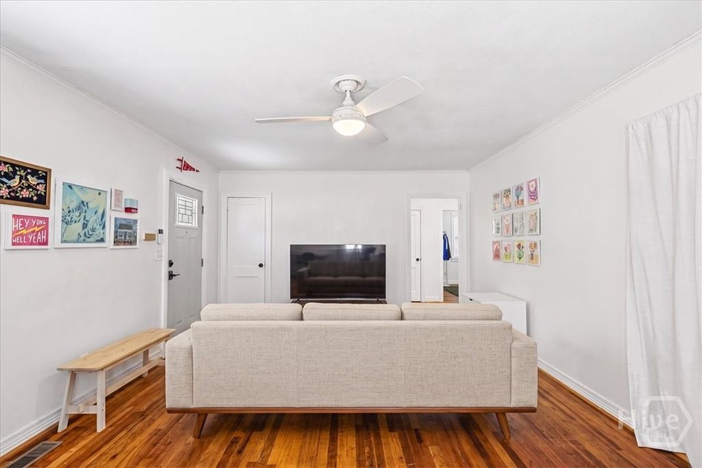 Image 7 of property listing at 414 E 66th Street, Savannah, GA 31405