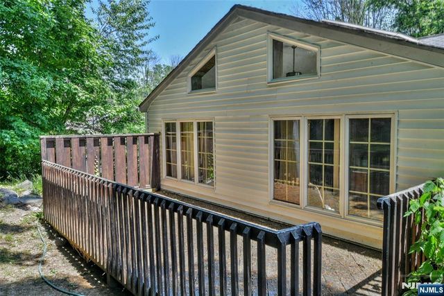 179 Kakeout Road, Kinnelon Borough, NJ 07405