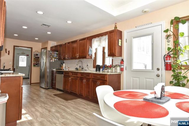 179 Kakeout Road, Kinnelon Borough, NJ 07405