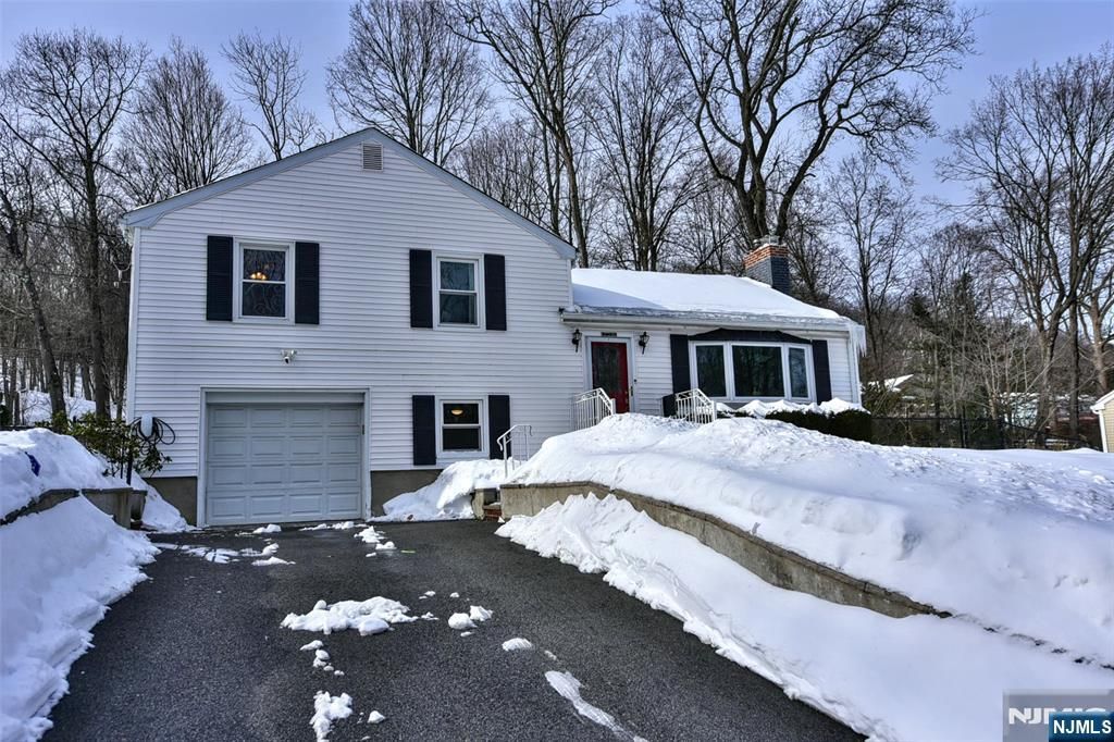 179 Kakeout Road, Kinnelon Borough, NJ 07405