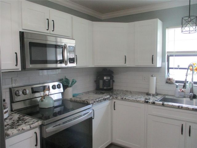 2111 N HALCYON DRIVE, Sun City Center, FL 33573