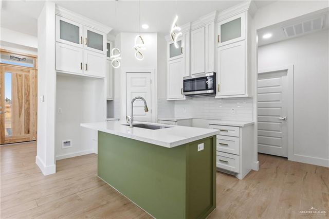 417 Serg Loop, Alamo, TX 78516