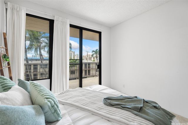 1561 Pensacola Street 405, Honolulu, HI 96822
