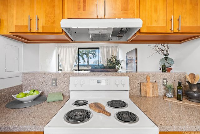 1561 Pensacola Street 405, Honolulu, HI 96822