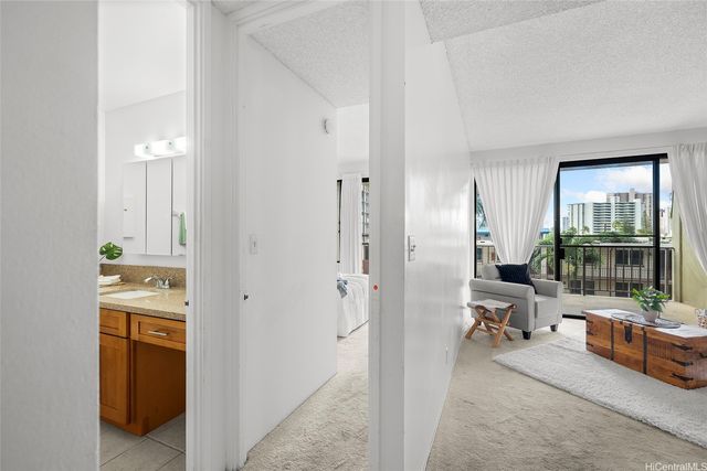 1561 Pensacola Street 405, Honolulu, HI 96822