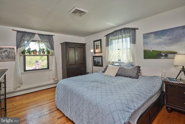 24 WALTON DR, New Hope, PA 18938