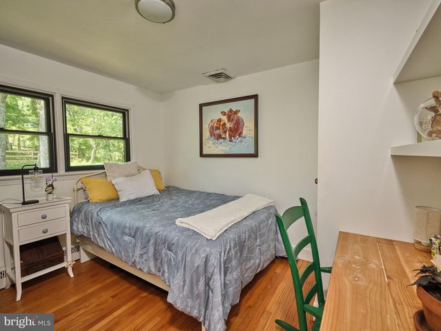 24 WALTON DR, New Hope, PA 18938