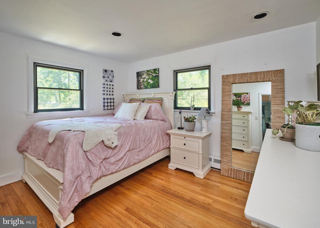 24 WALTON DR, New Hope, PA 18938