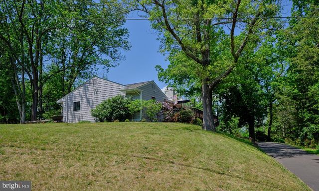 24 WALTON DR, New Hope, PA 18938