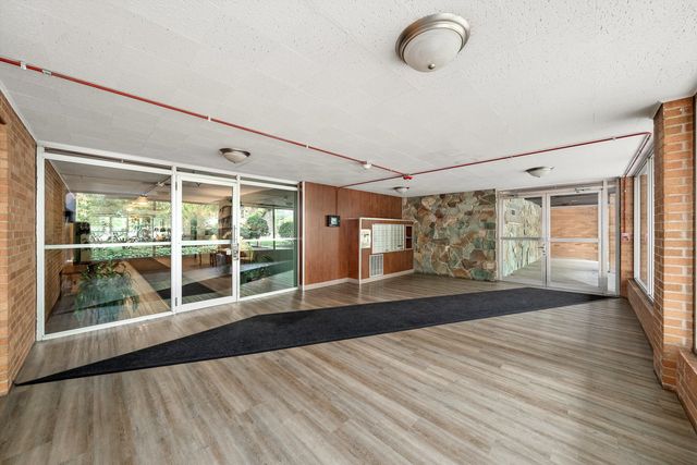 333 S EAST Avenue 405, Oak Park, IL 60302