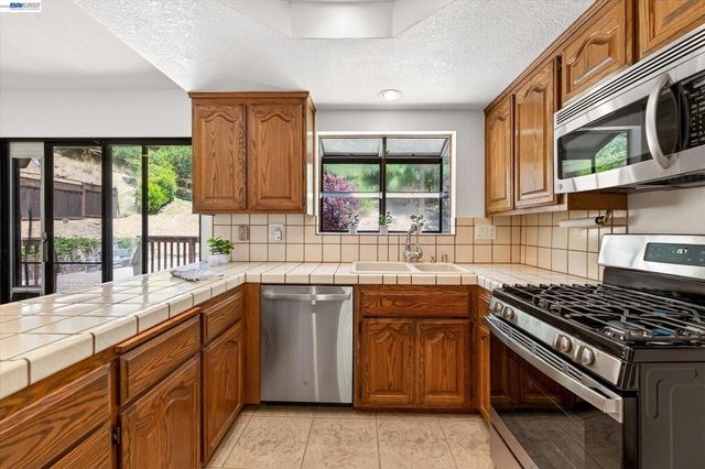 5775 Cold Water Dr, Castro Valley, CA 94552