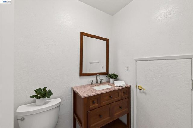 5775 Cold Water Dr, Castro Valley, CA 94552