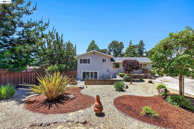 5775 Cold Water Dr, Castro Valley, CA 94552