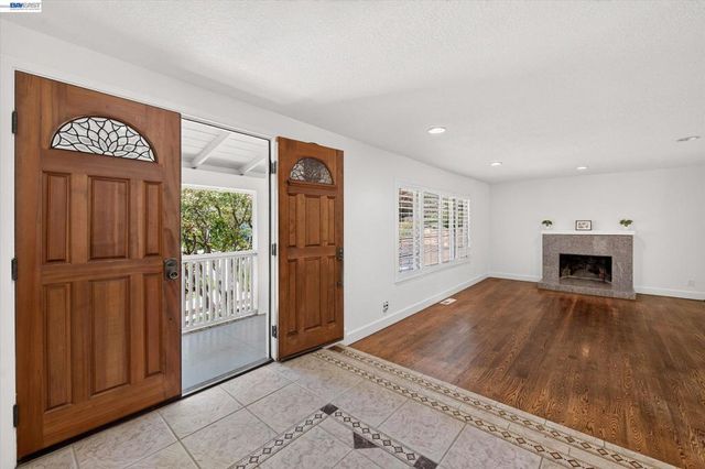5775 Cold Water Dr, Castro Valley, CA 94552
