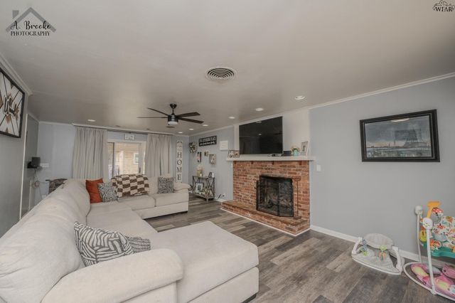 315 S CALIFORNIA STREET, Henrietta, TX 76365