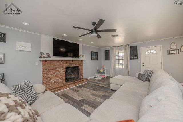 315 S CALIFORNIA STREET, Henrietta, TX 76365