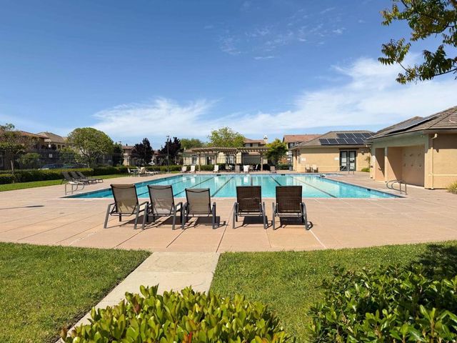 2715 Shellgate Circle, Hayward, CA 94545