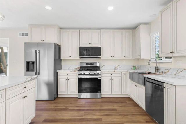 329 E South Avenue, Redlands, CA 92373