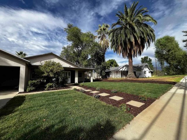 329 E South Avenue, Redlands, CA 92373