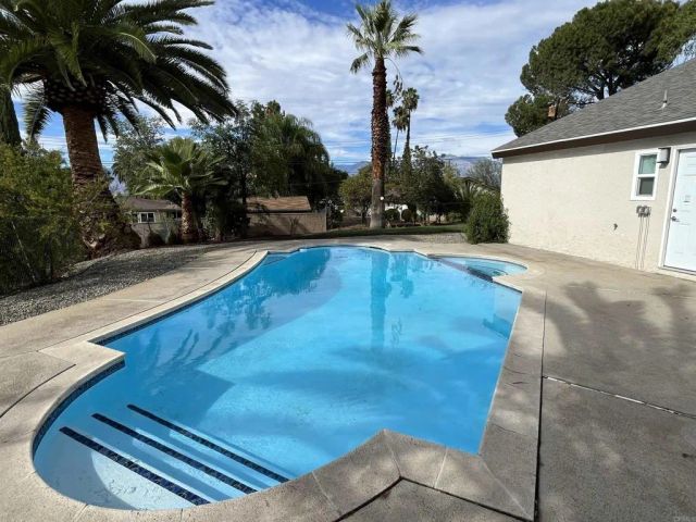 329 E South Avenue, Redlands, CA 92373