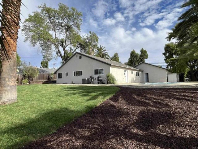 329 E South Avenue, Redlands, CA 92373