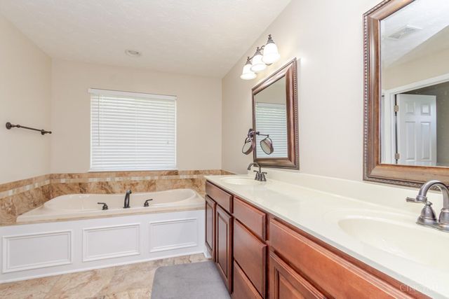 2186 Tourney Trail, Beavercreek, OH 45434
