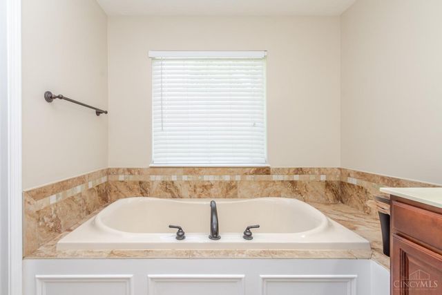 2186 Tourney Trail, Beavercreek, OH 45434
