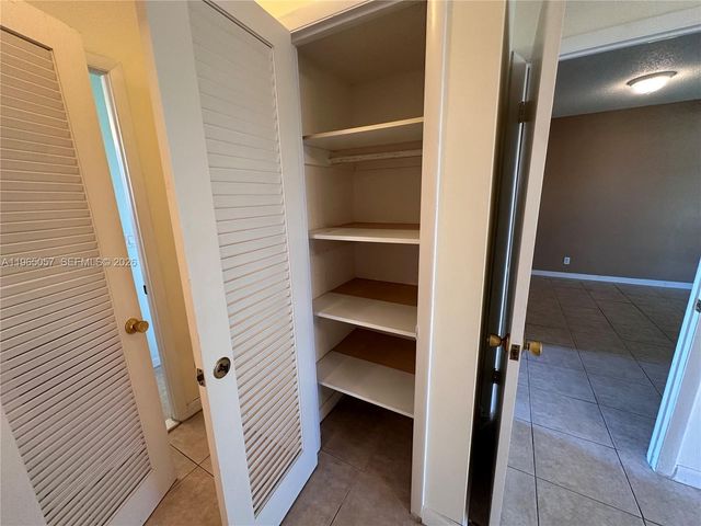 2223 Park Lane 304, Hollywood, FL 33021