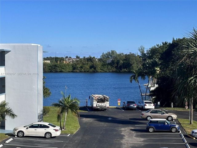 2223 Park Lane 304, Hollywood, FL 33021