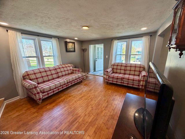 215 N Cottage Street, Potterville, MI 48876