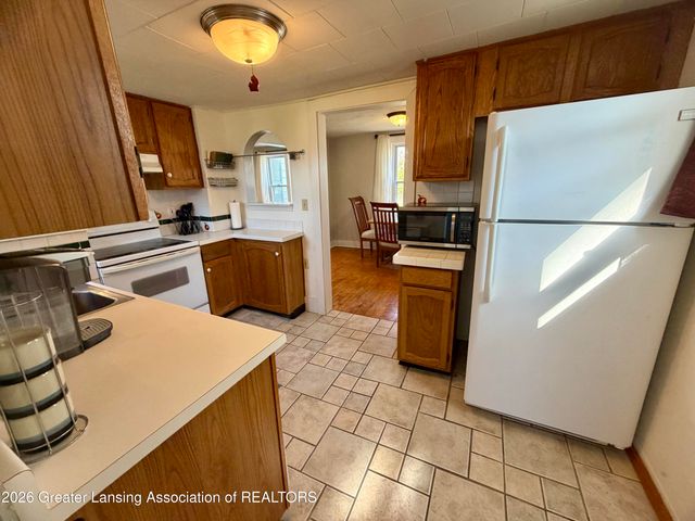 215 N Cottage Street, Potterville, MI 48876