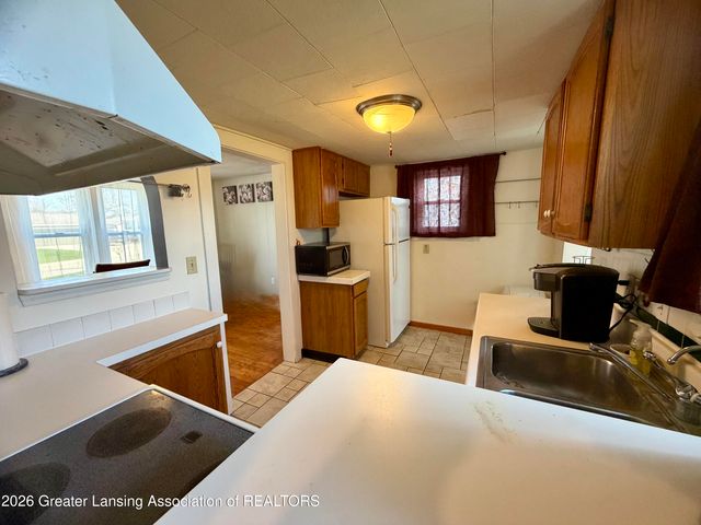 215 N Cottage Street, Potterville, MI 48876